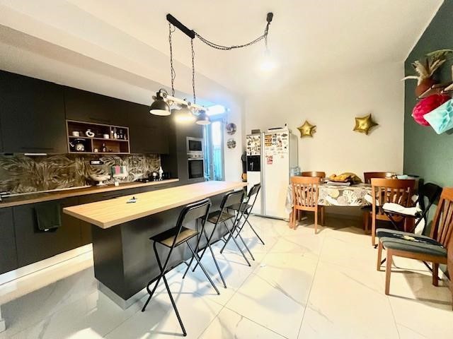 Appartamento in Vendita a Luni, 220'000€, 140 m²