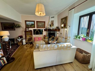 Casa Semi Indipendente in Vendita a Arizzano, 380'000€, 150 m²