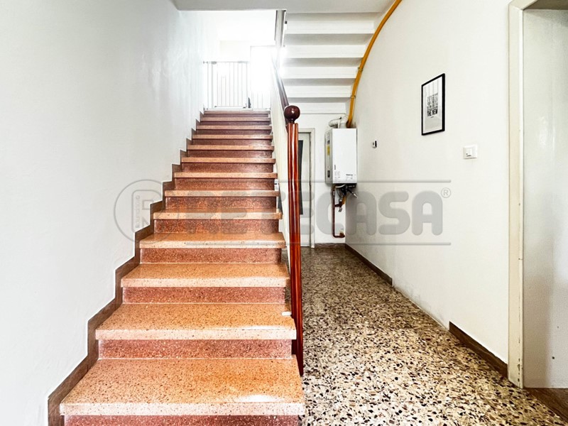 Casa Semi Indipendente in Vendita a Creazzo, 174'000€, 165 m², con Box