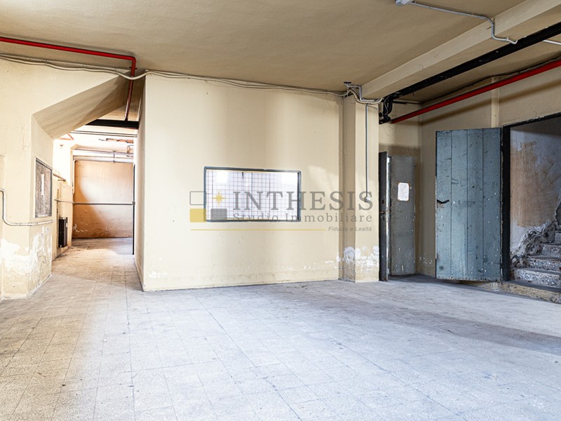 Capannone in Vendita a Sesto San Giovanni, 98'000€, 228 m²
