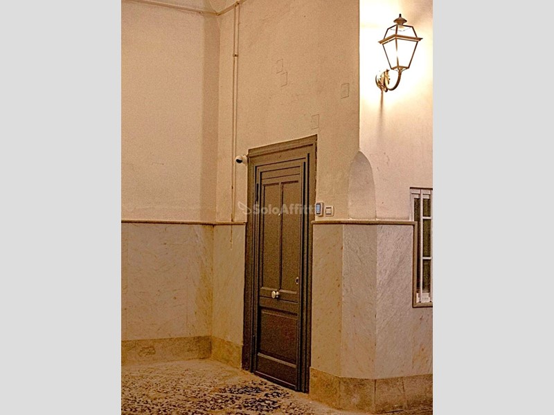 Bilocale in Affitto a Napoli, zona Chiaia, 450€, 16 m², arredato