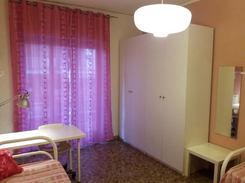Stanza in Affitto a Napoli, zona Rione Alto, 440€, 65 m², arredato