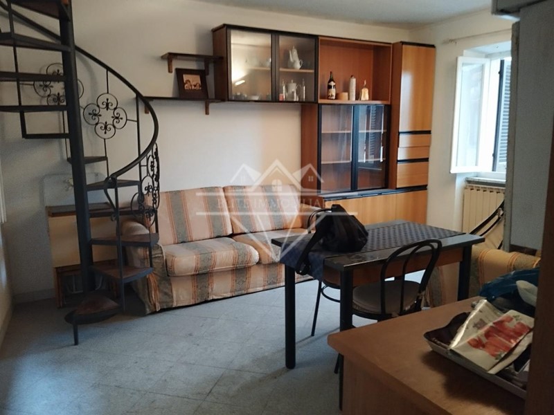 Trilocale in Vendita a Carrara, 90'000€, 55 m², arredato