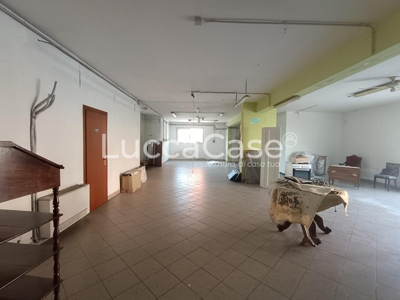 Immobile commerciale in Affitto a Altopascio, zona Marginone, 1'300€, 130 m²