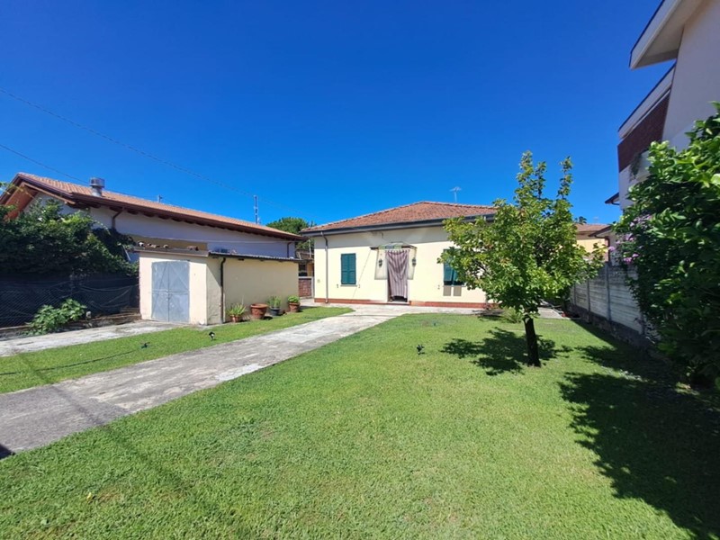 Casa Indipendente in Vendita a Massa, zona Ricortola, 450'000&euro;, 145 m²