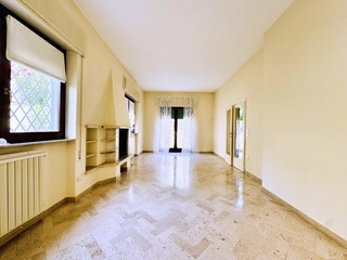 Villa bifamiliare in Vendita a Viareggio, 480'000€, 160 m²