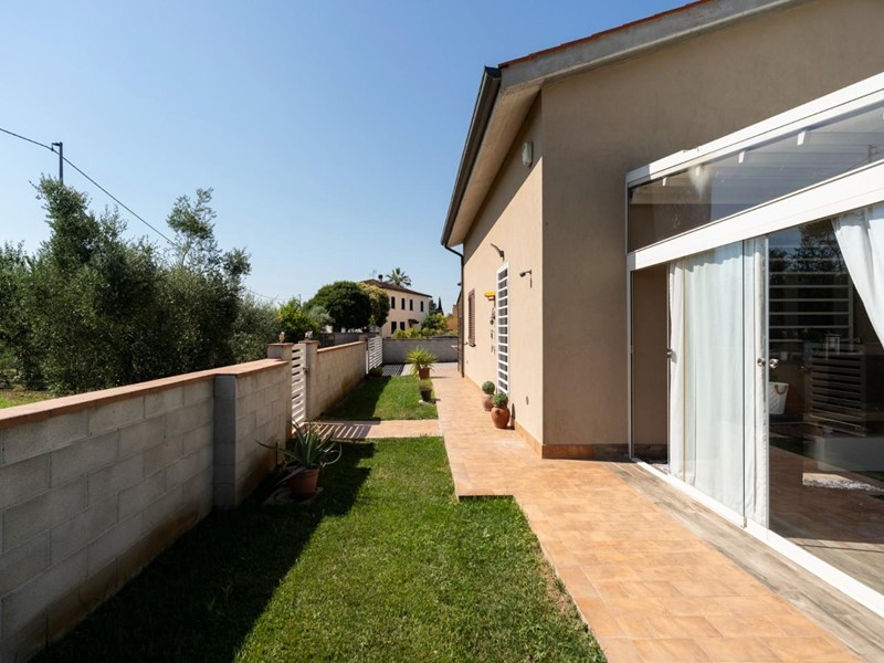 Casa Indipendente in Vendita a Pontedera, zona Santa Lucia, 345'000€, 74 m², arredato