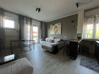 Trilocale in Vendita a Massa, zona Ronchi, 365'000&euro;, 75 m², arredato, con Box