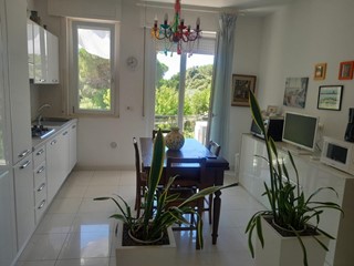 Quadrilocale in Vendita a Livorno, zona Antignano, 265'000€, 105 m², con Box