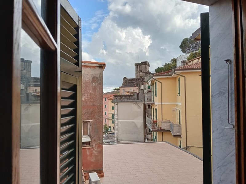 Appartamento in Vendita a Lerici, zona San Terenzo, 290'000&euro;, 80 m², arredato, con Box