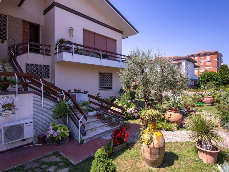 Appartamento in Vendita a Cascina, zona Casciavola, 310'000€, 150 m²