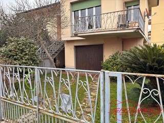 Villa in Vendita a Lucca, zona San Concordio Contrada, 520'000&euro;, 260 m², con Box