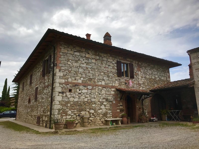 Villa in Vendita a Asciano, 320'000€, 420 m²