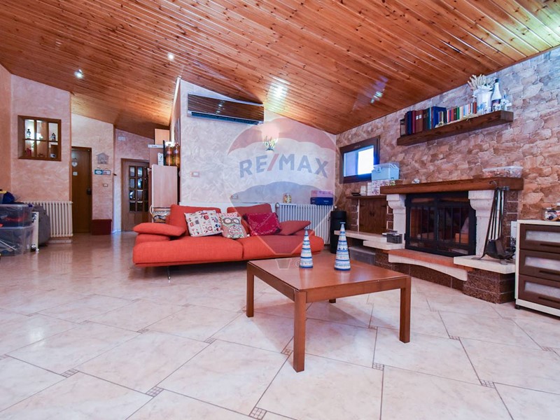 Quadrilocale in Vendita a Misterbianco, 150'000€, 123 m²