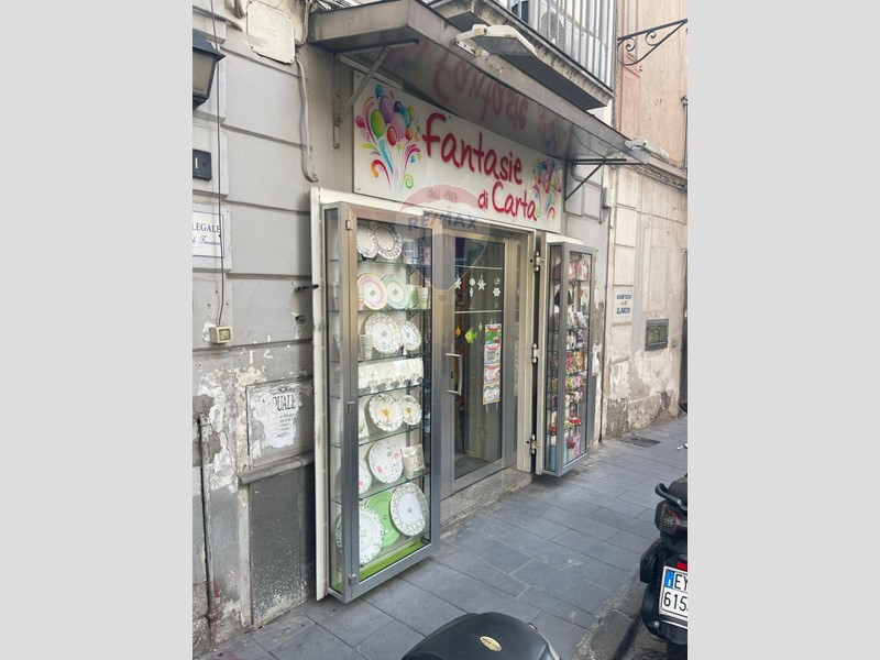 Immobile commerciale in Vendita a Torre del Greco, 75'000€, 53 m²