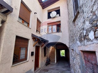 Casa Semi Indipendente in Vendita a Endine Gaiano, 59'000€, 70 m²