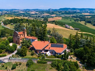 Casa Indipendente in Vendita a Montechiaro d'Asti, 375'000&euro;, 449 m²
