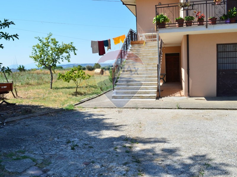 Casa Semi Indipendente in Vendita a Reino, 58'000€, 145 m²