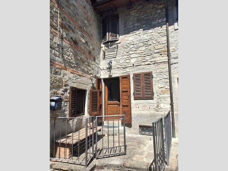 Quadrilocale in Vendita a Castel San Niccolò, 90'000€, 56 m²