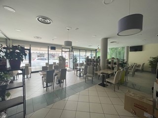 Attività commerciale in Vendita a Giulianova, 120'000€, 260 m²