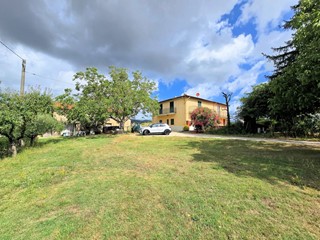 Rustico in Vendita a Barberino di Mugello, 540'000€, 380 m²