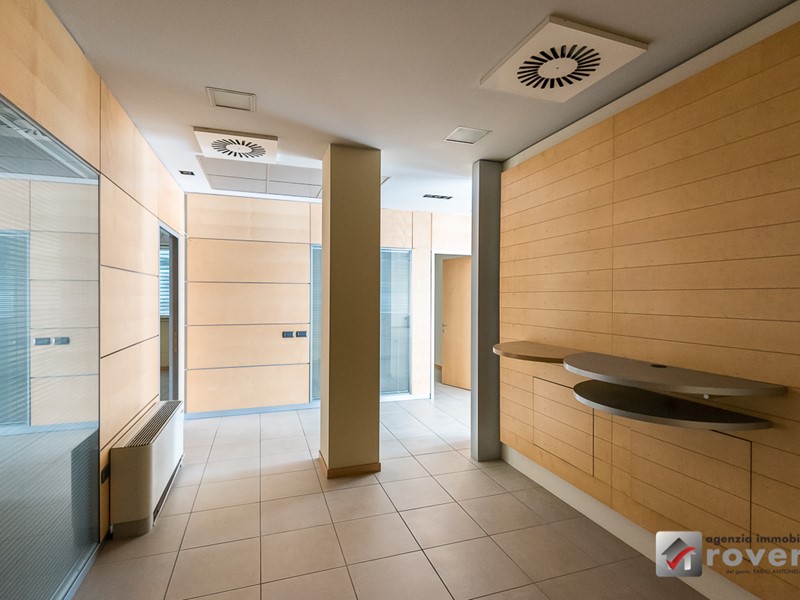 Immobile commerciale in Affitto a Villorba, 2'300€, 310 m²