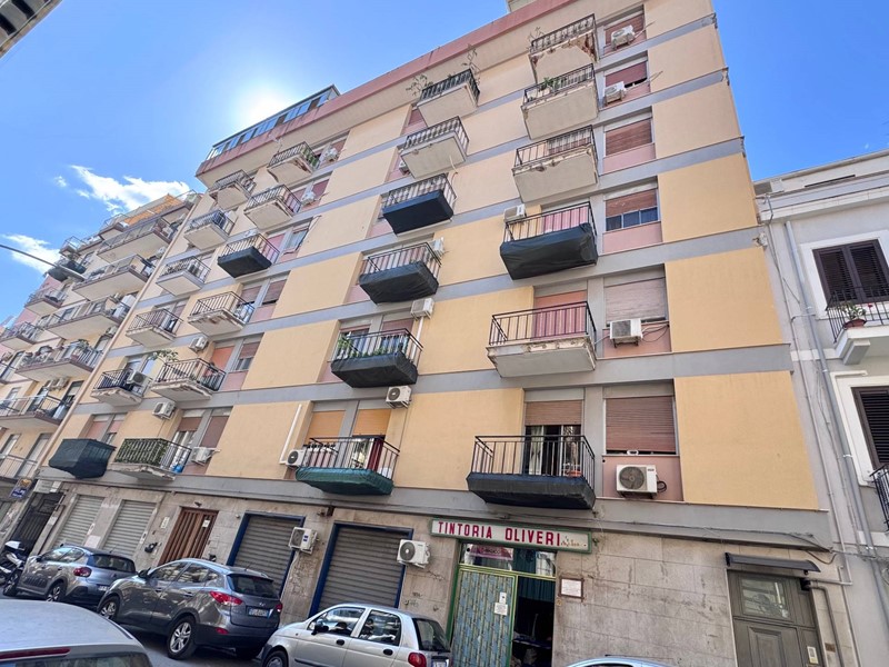 Trilocale in Vendita a Palermo, 160'000€, 98 m²