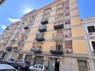 Trilocale in Vendita a Palermo, 160'000€, 98 m²