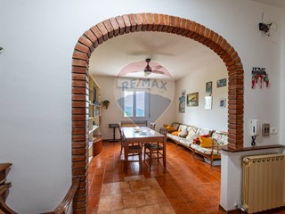 Appartamento in Vendita a Cavriglia, 130'000€, 110 m²