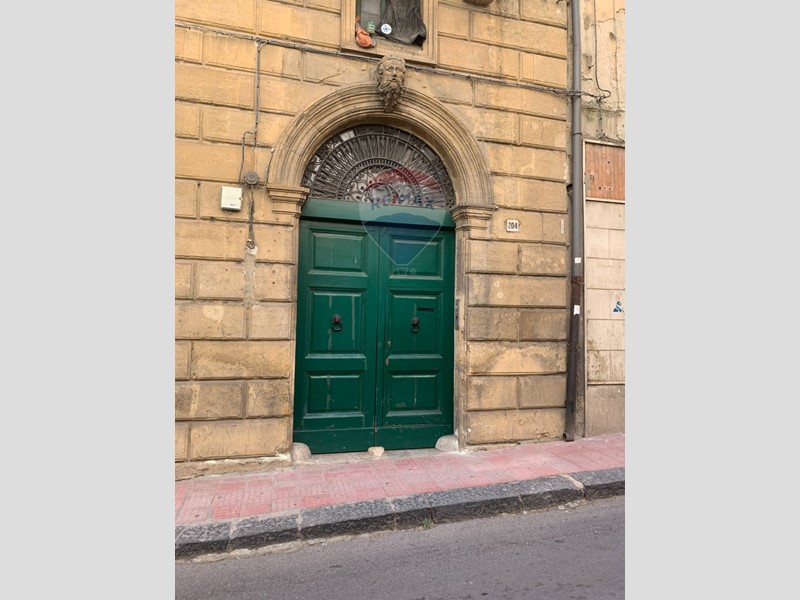 Appartamento in Vendita a Caltanissetta, 50'000€, 111 m²