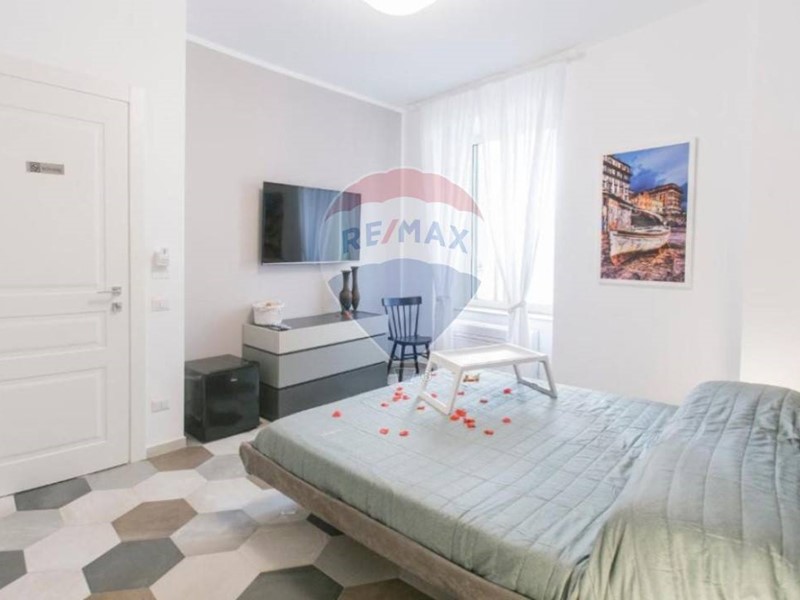 Attività commerciale in Vendita a Napoli, 150'000€, 135 m²