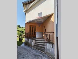 Casa Semi Indipendente in Vendita a Borgo Valbelluna, 85'000€, 185 m²