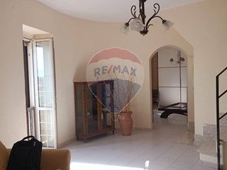 Casa Semi Indipendente in Vendita a Minturno, 105'000€, 134 m²