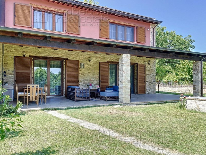 Casa Indipendente in Vendita a Fermignano, 325'000&euro;, 230 m²