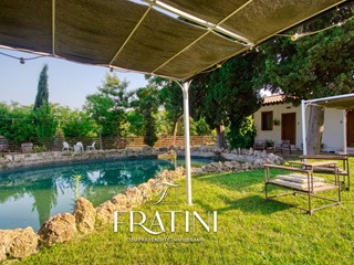 Attività commerciale in Vendita a Giulianova, 850'000€, 1000 m²