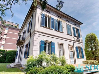Villa in Vendita a Lomazzo, 855'000€, 580 m²