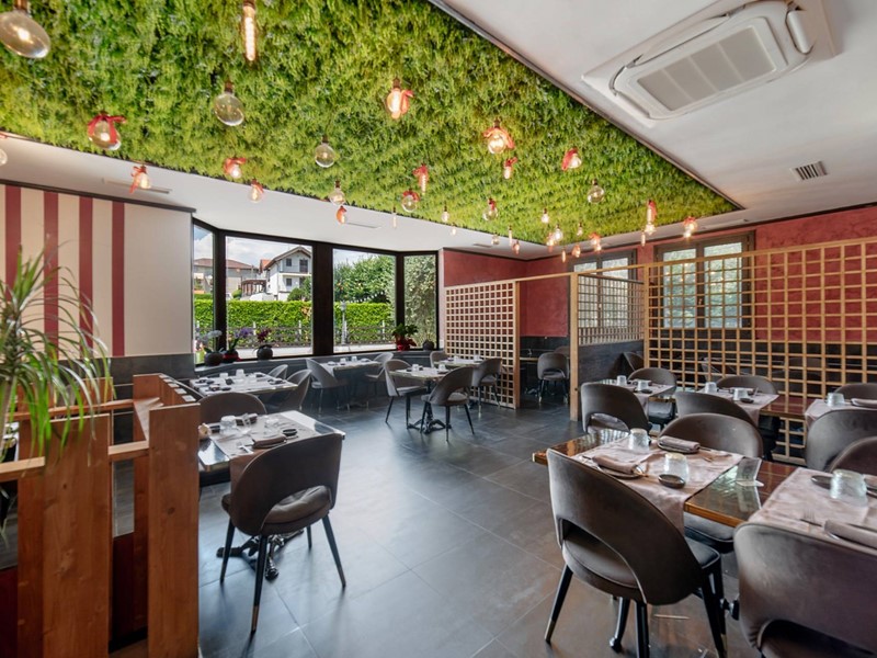 Immobile commerciale in Vendita a Casatenovo, 745'000€, 390 m²