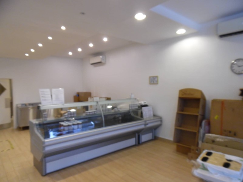 Immobile commerciale in Vendita a San Benedetto del Tronto, 230'000€, 210 m²