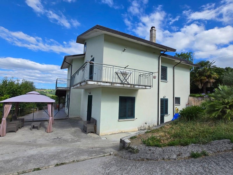 Villetta a schiera in Vendita a Montemarano, 70'000&euro;, 110 m²