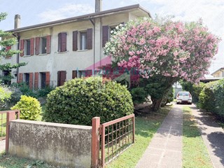 Casa Semi Indipendente in Vendita a Castelmassa, 100'000€, 150 m²