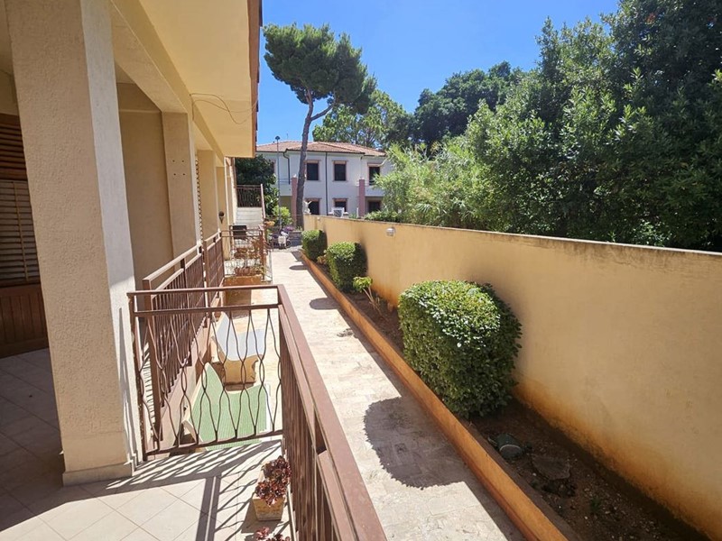 Villa in Vendita a Palermo, 360'000€, 205 m²