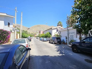 Villa in Vendita a Palermo, 360'000€, 205 m²