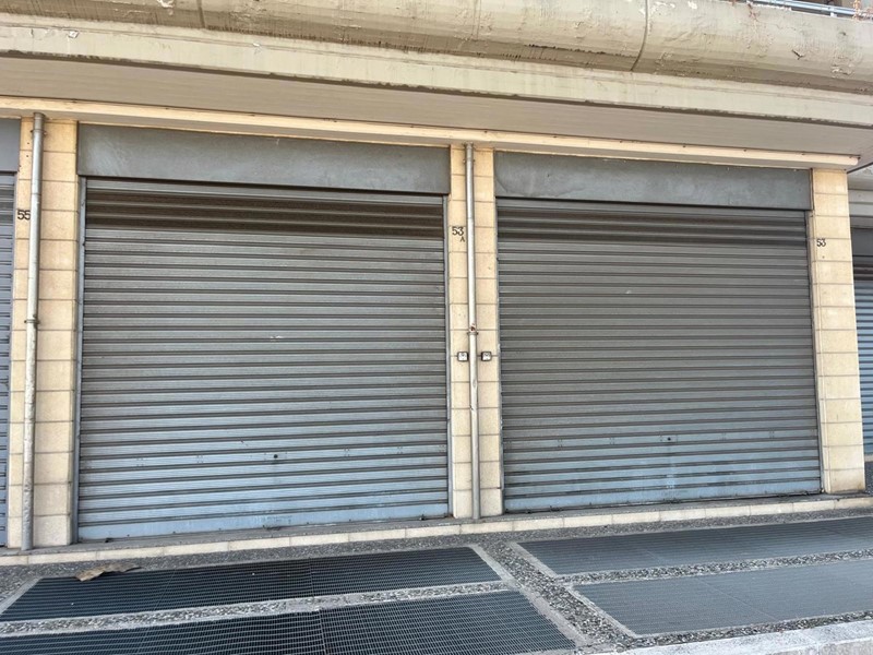 Attività commerciale in Affitto a Bari, 600€, 61 m²
