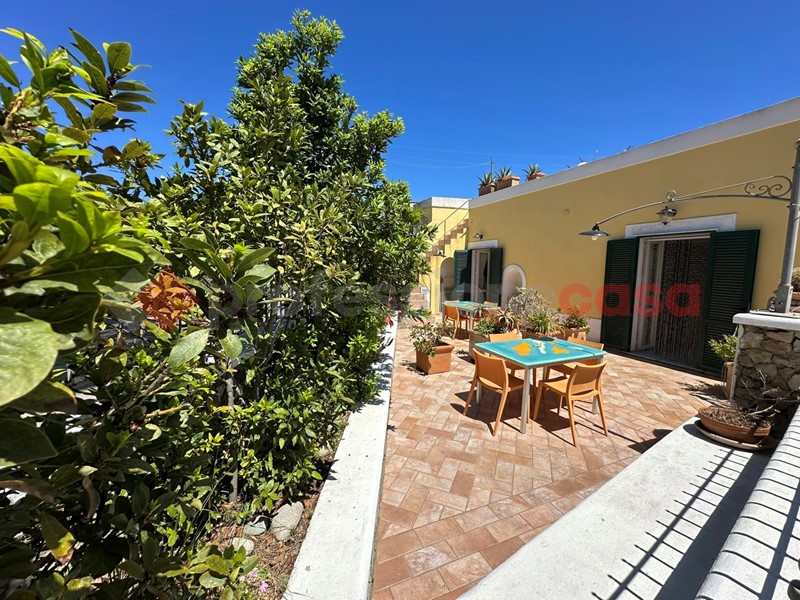 Villa in Vendita a Ponza, 750'000€, 120 m², arredato