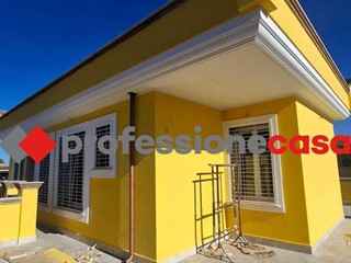 Trilocale in Vendita a Pomezia, 180'000&euro;, 70 m²