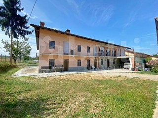 Casa Indipendente in Vendita a Cherasco, 165'000€, 220 m²