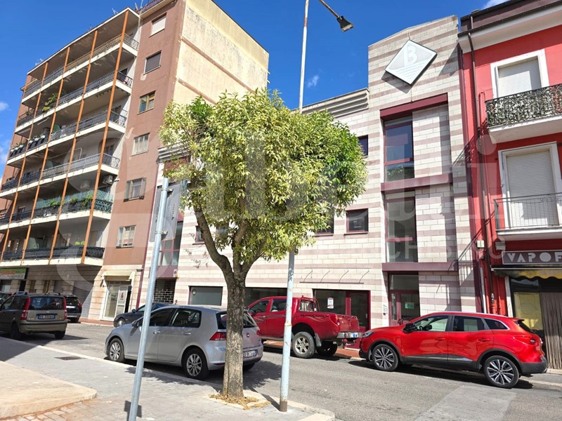 Negozio in Affitto a Isernia, 500&euro;, 70 m²