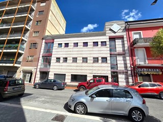 Negozio in Affitto a Isernia, 500&euro;, 70 m²