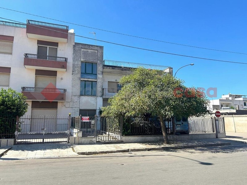 Casa Indipendente in Vendita a Poggiardo, 58'000€, 156 m²