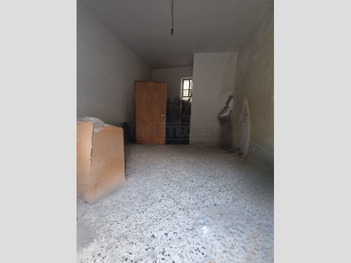 Immobile commerciale in Vendita a Mercato San Severino, zona Pandola, 30'000&euro;, 34 m²